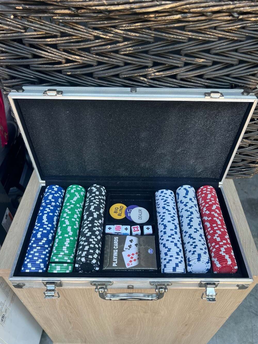 Spin Master 300-Piece Poker Chip Set with Aluminum Case